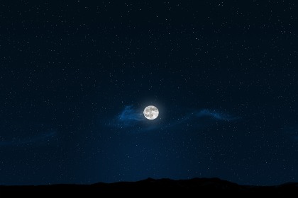 夜空中的月亮